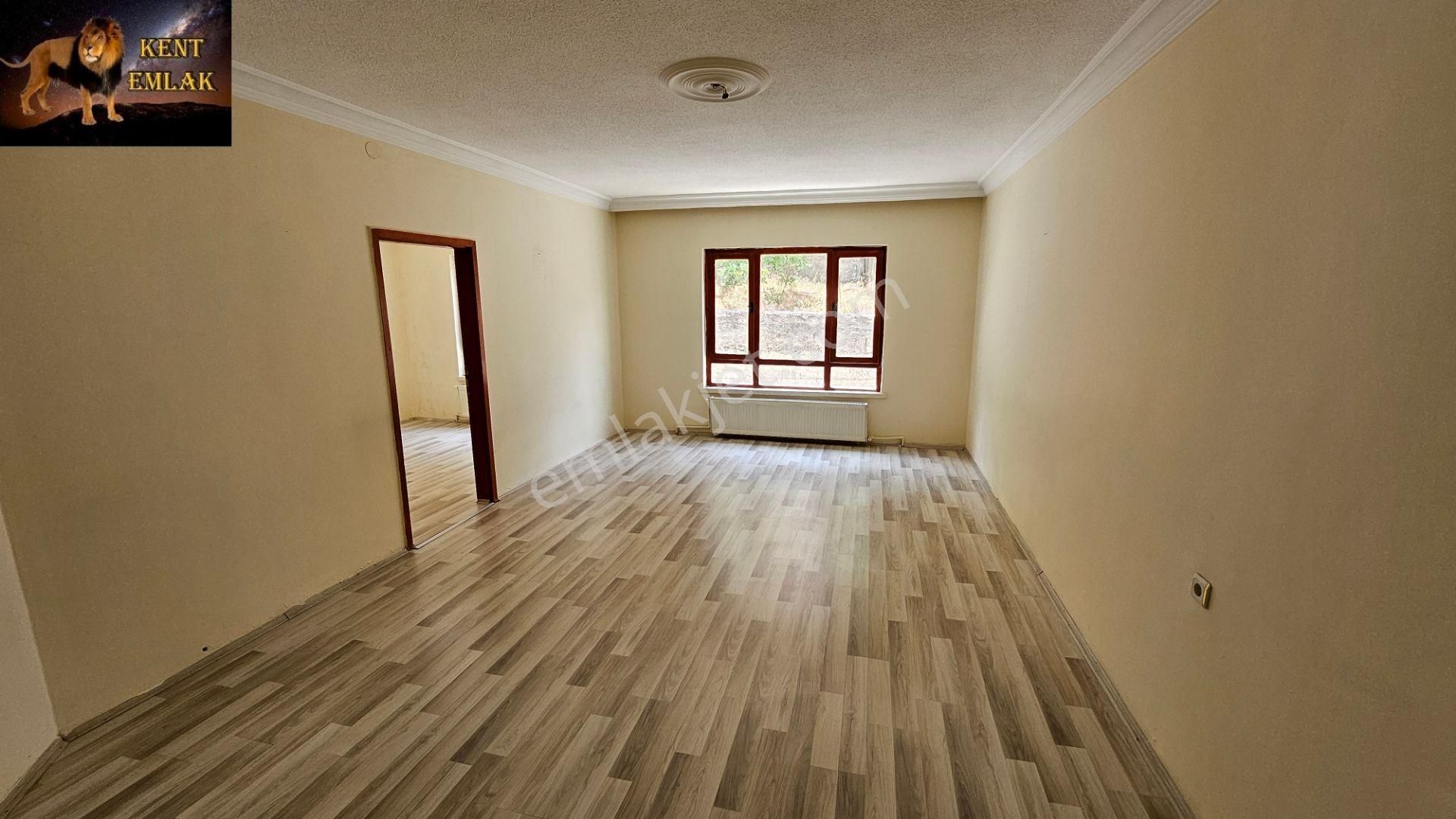 Abidin Paşada 1. Katta 3+1 Balkonlu Ara Katta Kiralık Daire