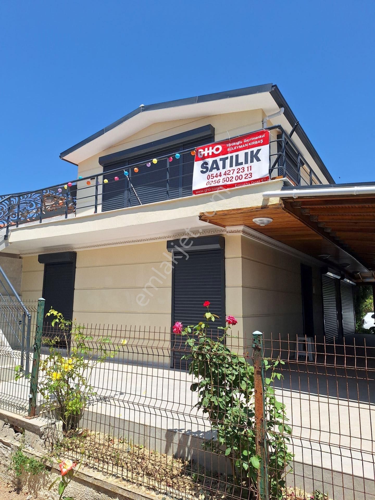 Kuşadası Nazilli Sitesinde Plaja 50 Metre Yenilenmiş Satılık Yazlık