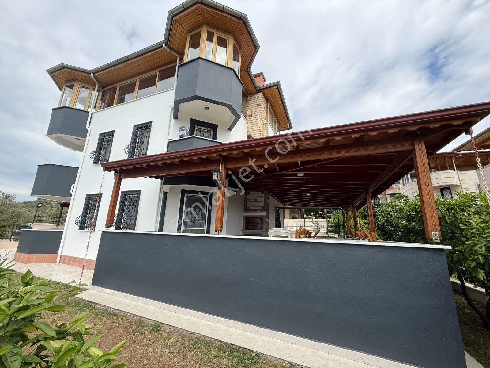 Altınoluk Önü Kapanmaz Deniz Manzaralı Bahçeli Açık Otoparklı 4+2 Satılık Masrafsız Müstakil Villa