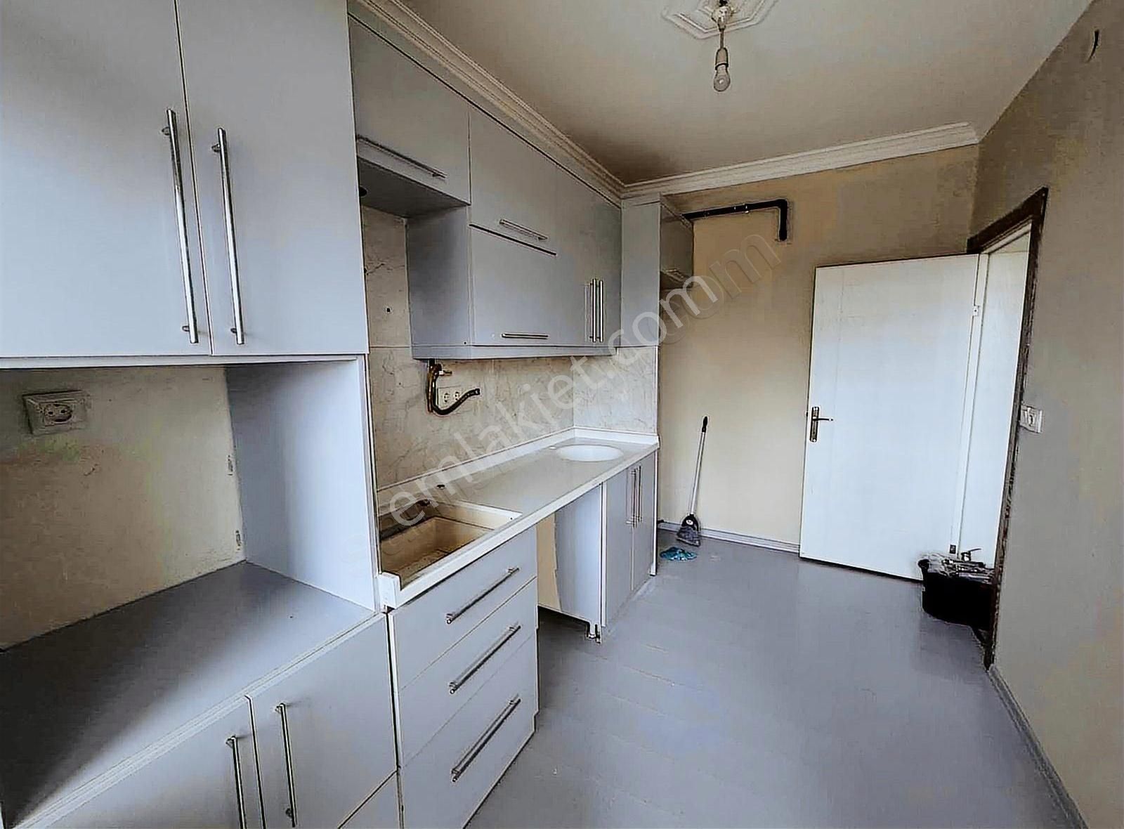 Yeni Karaman 3+1 Kiralık İki Cepheden Girişli Ziraat Manzaralı