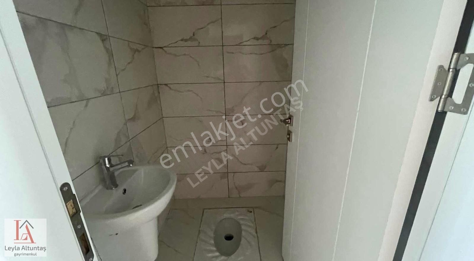 Trabzonda Havuzlu Site İçinde Satılık Sıfır Fırsat 3+1 Daire - Görsel 16
