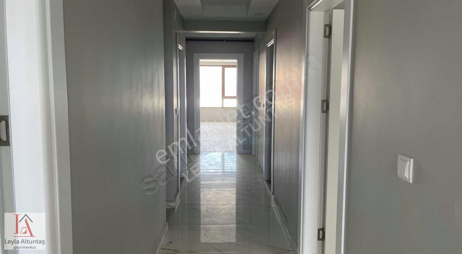 Trabzonda Havuzlu Site İçinde Satılık Sıfır Fırsat 3+1 Daire - Görsel 3