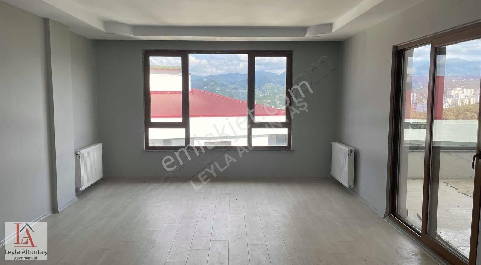 Trabzonda Havuzlu Site İçinde Satılık Sıfır Fırsat 3+1 Daire - Görsel 2