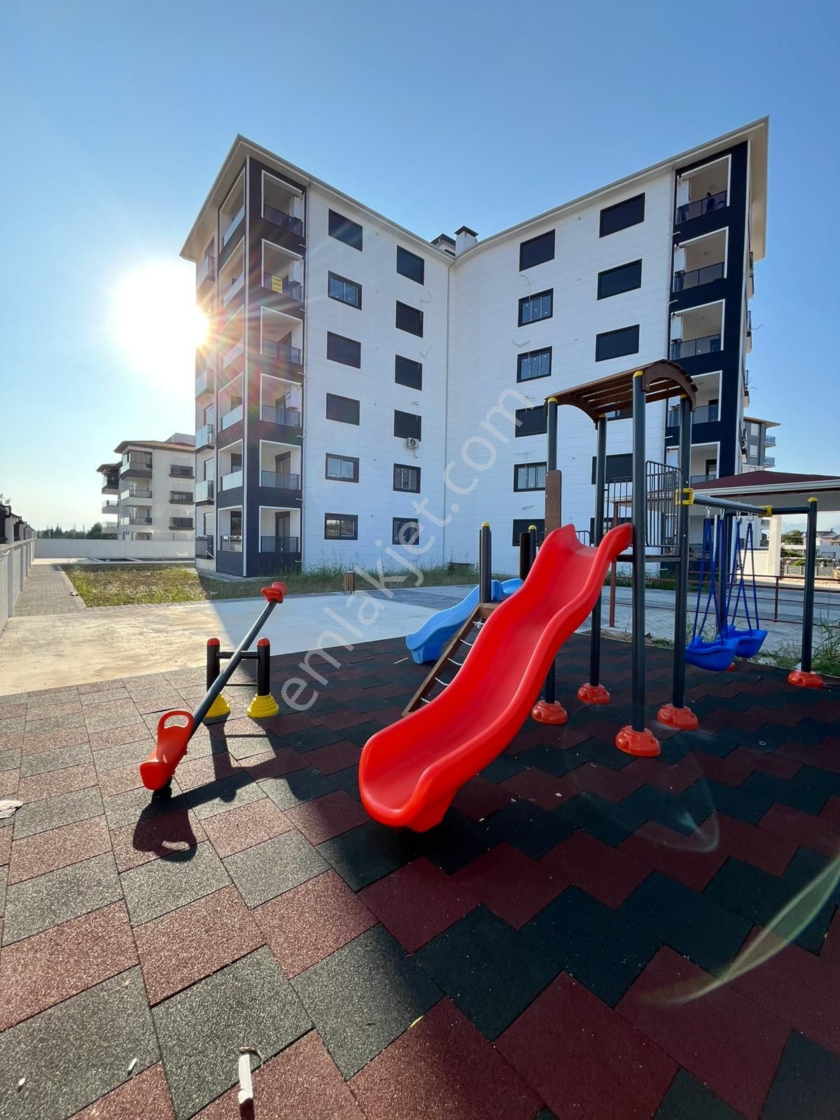 Serik Gedik Mahallesinde Havuzlu Site İçerisinde Satılık 3+1 Daire
