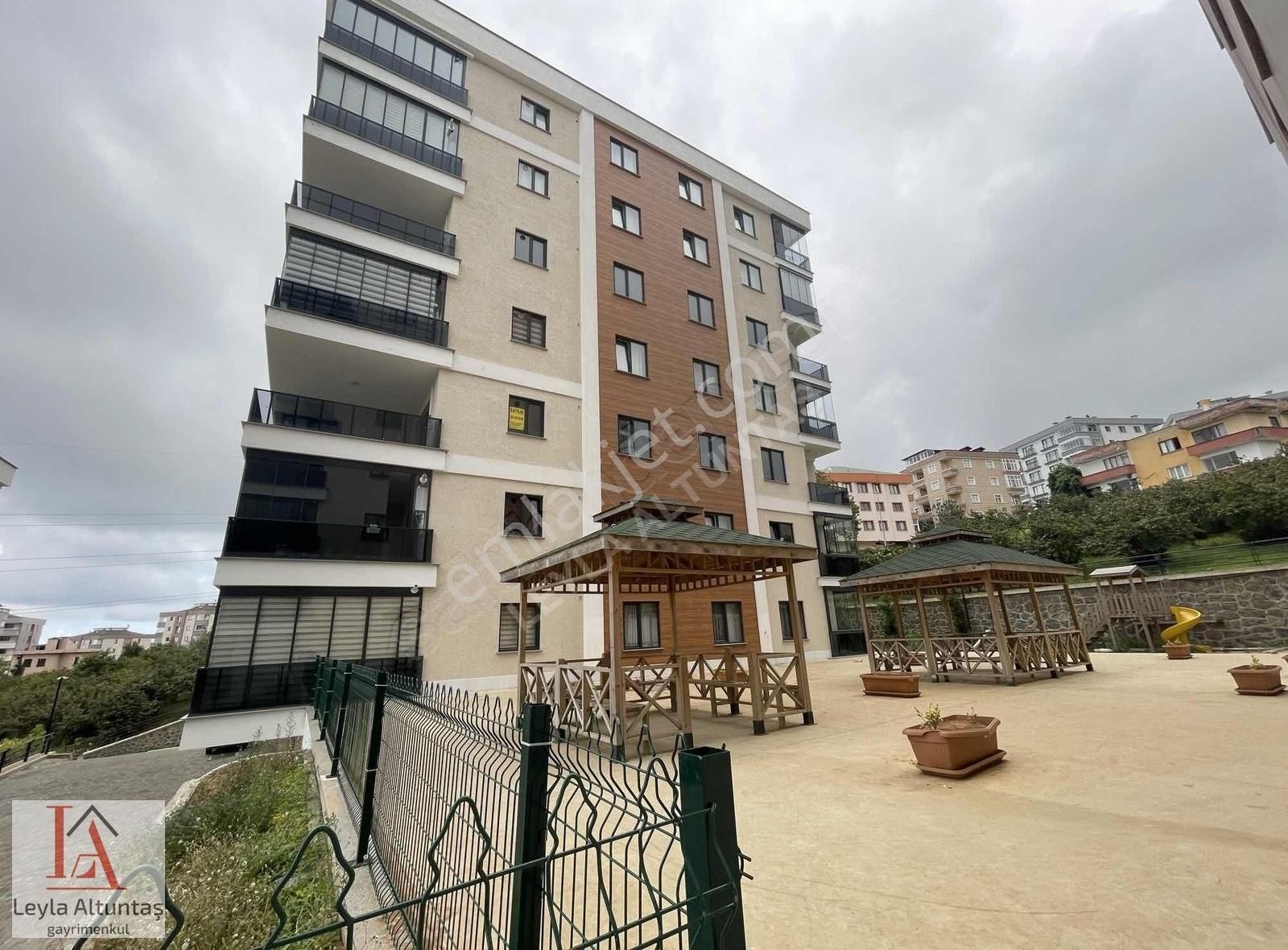 Uğur Okullarının Yanında Satılık Cazip 4+1 Daire.