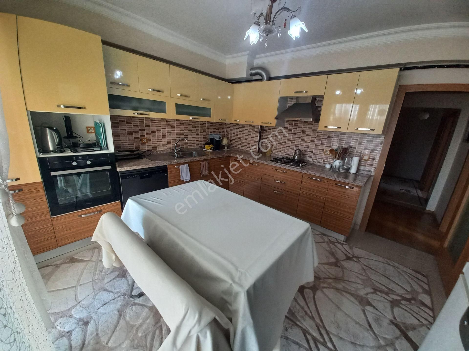 Ankara Batıkent İlkyerleşim Mah. Site İçerisinde 140 M2 3+1 Giriş Kat Süper Lüks Daire
