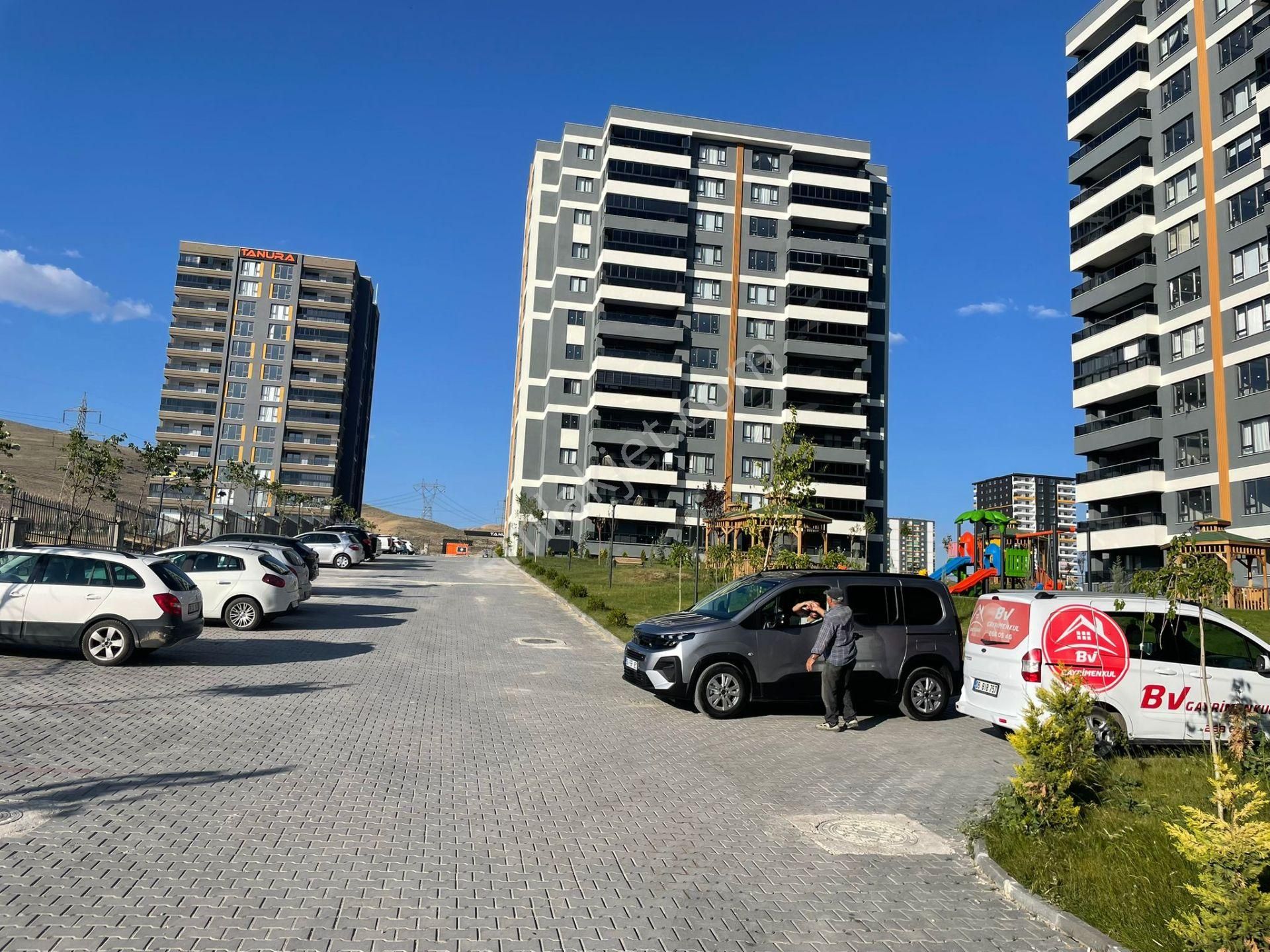 Törekent Mevlana Mah. Newera Venüs Arakat Lux 4+1 Satılık Daıre