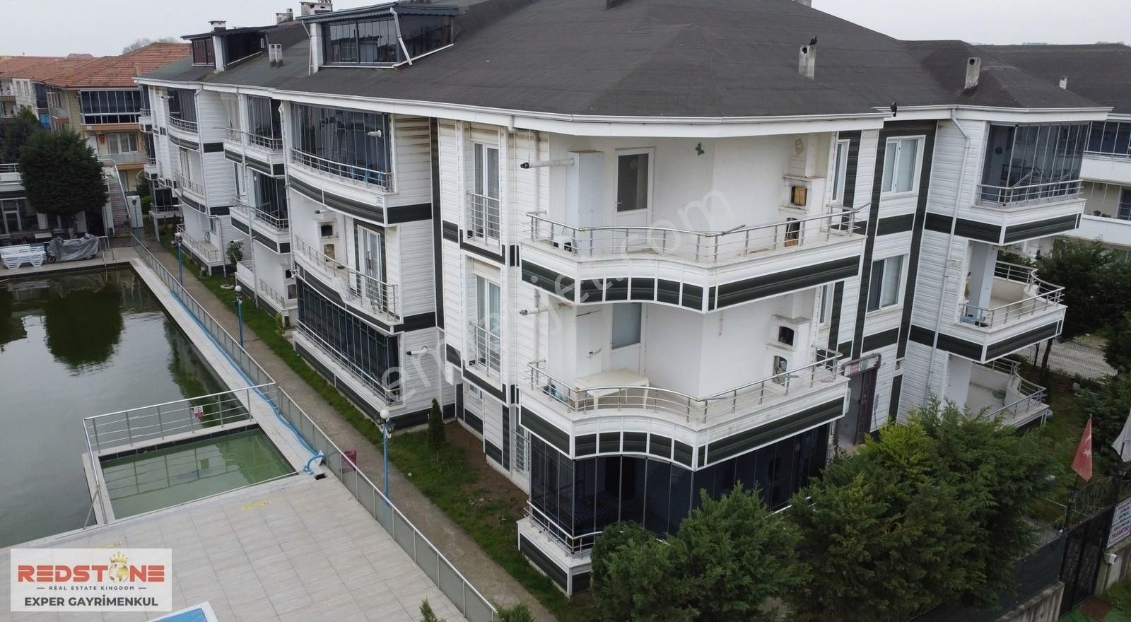 Havuz Cephe,eşyalı,denize Yakın Sitede Satılık 2+1 Daire