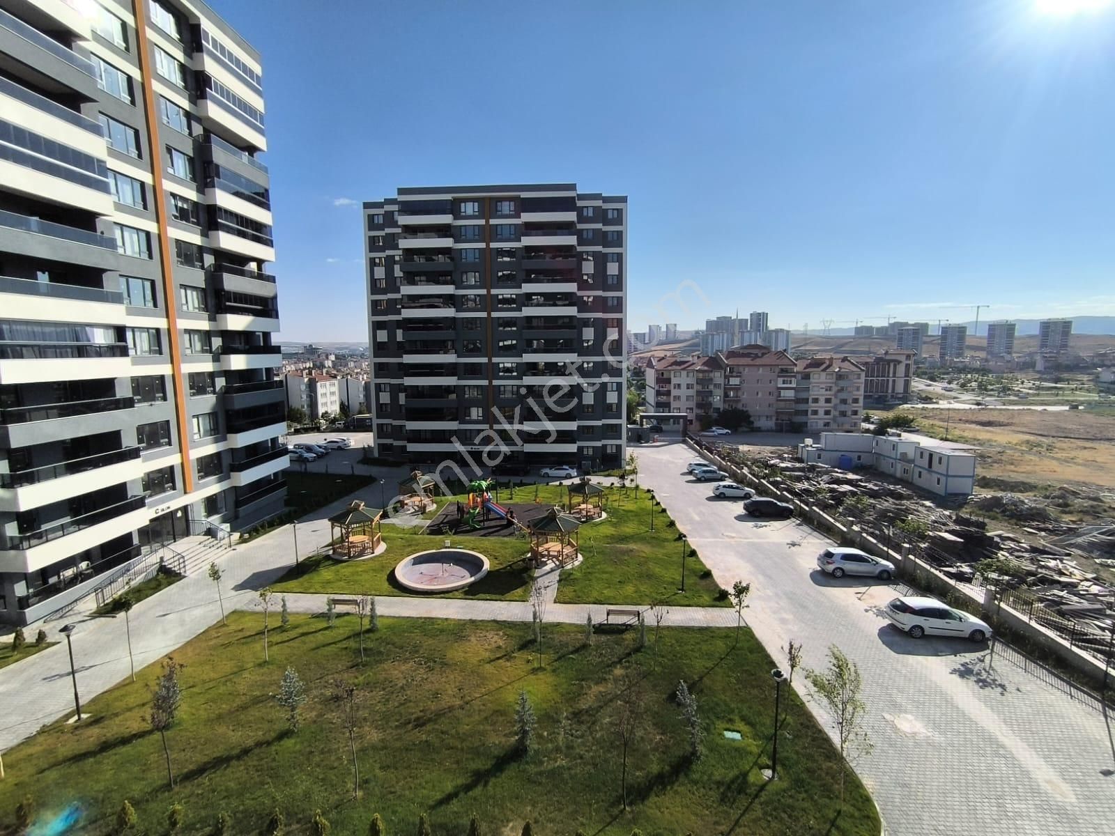 Törekent Mevlana Mah. Newera Venüs Arakat Lux 3+1 Satılık Daıre