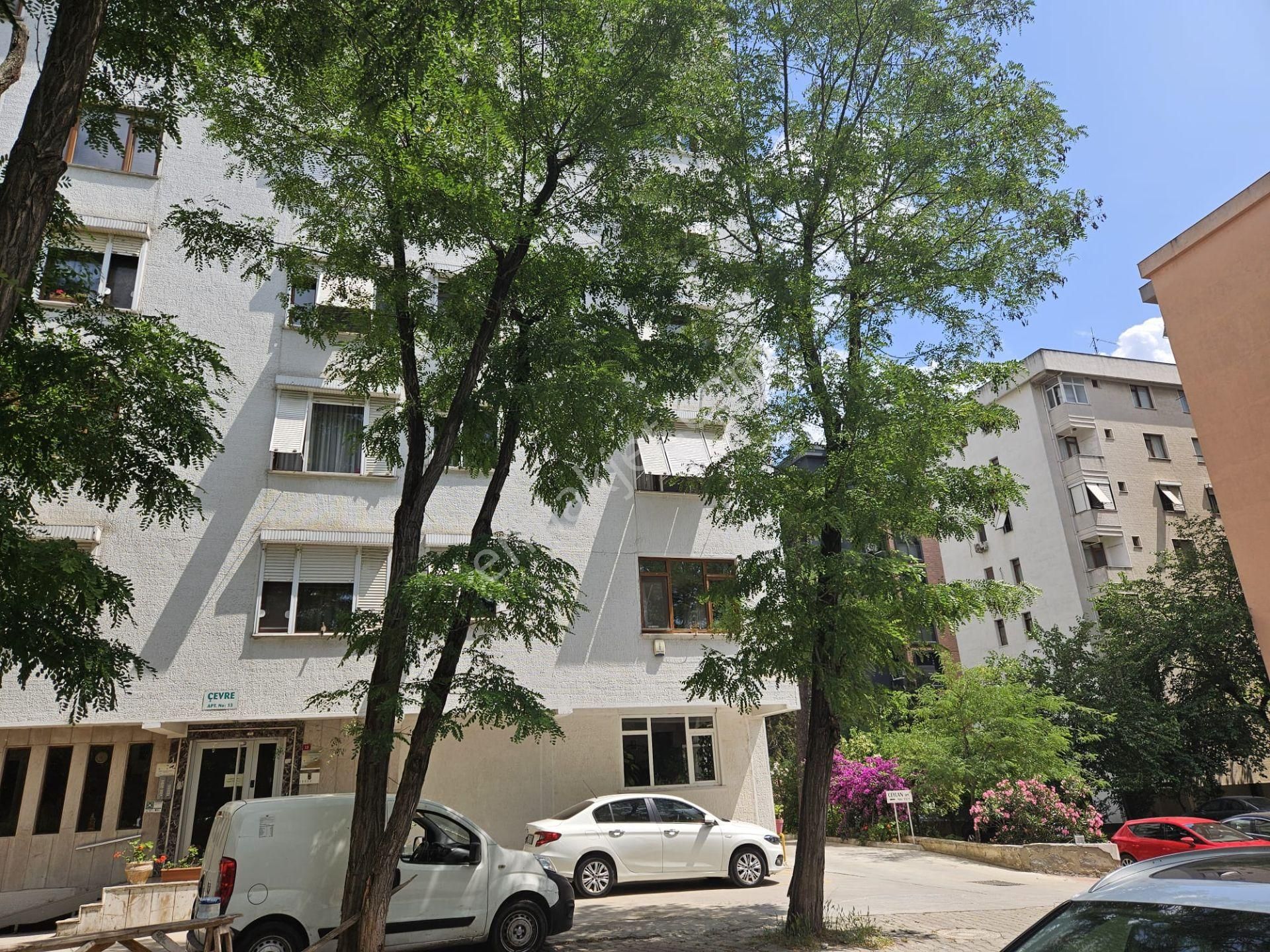 İstanbul Göztepe'nin Kalbinde Sessiz Sokakta 2+1 Satılık Daire