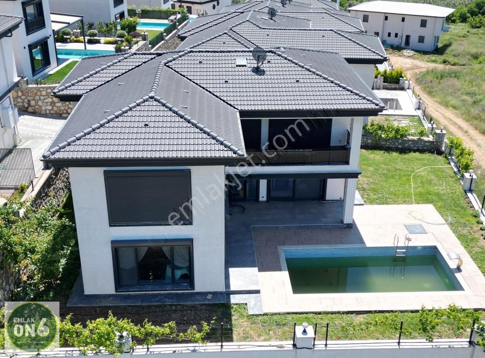 Bursa Orhangazi Göl Konakları Satılık Havuzlu Villa