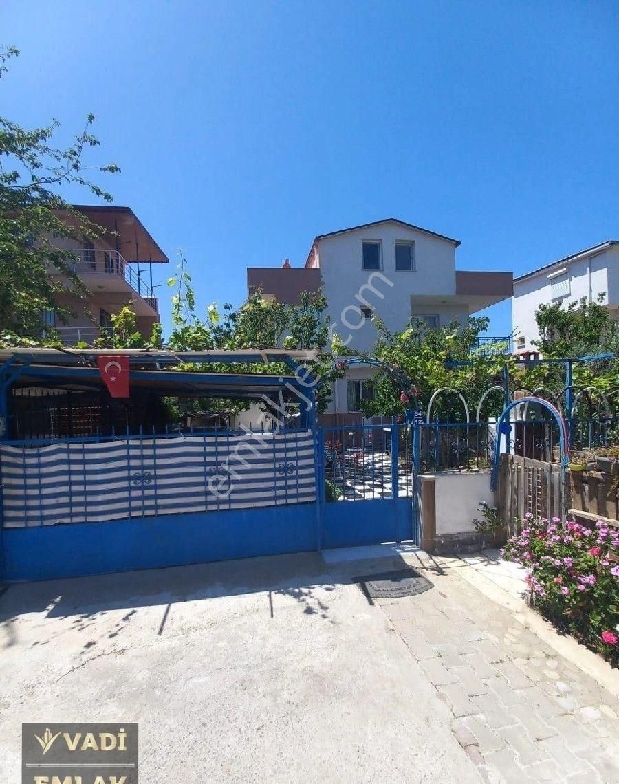 Kuşadası Davutlar Termal Bölgede Satılık Müstakil Yazlık