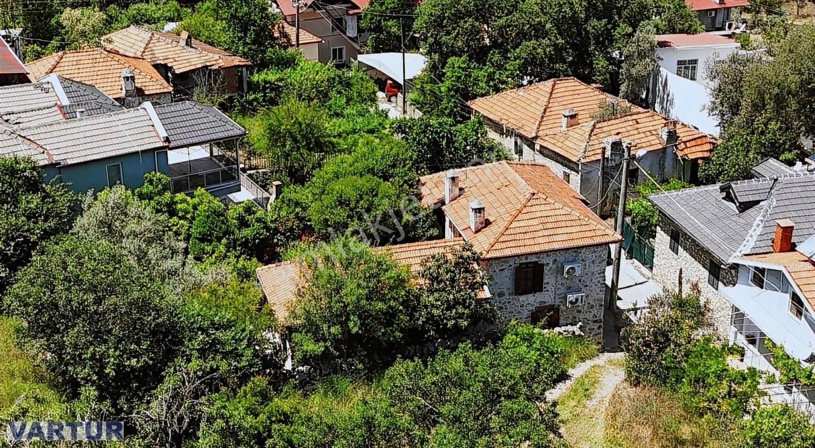 Üzümlü De Satılık Taş Villa