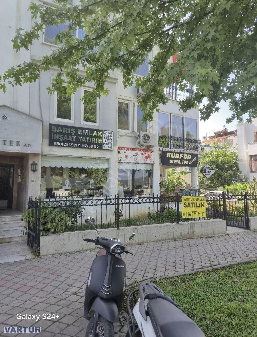 Sahil Bandında Denize Sıfır Daire Veya İşyeri
