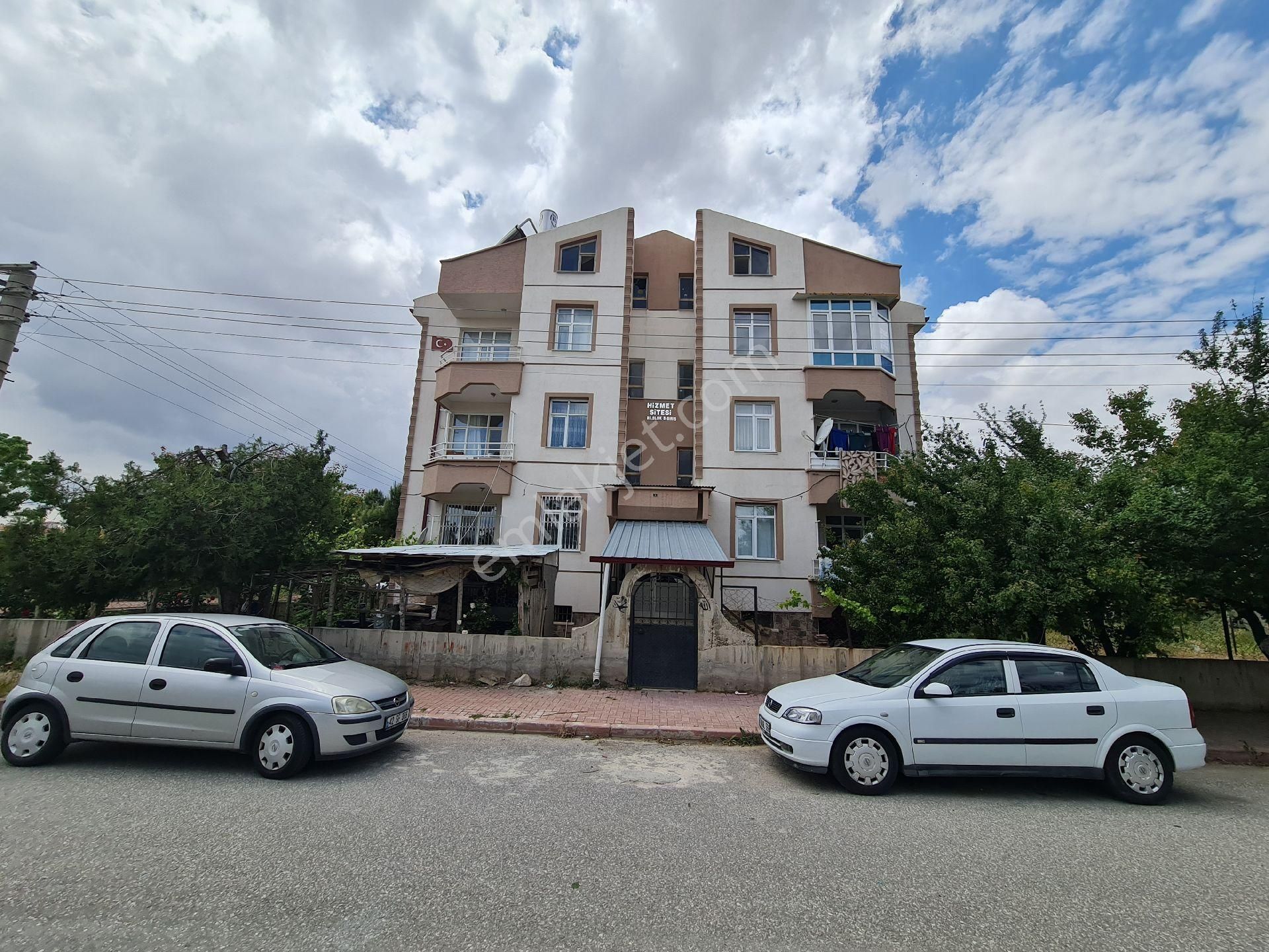 Uğur Emlak'tan Hizmet Sitesinde Temiz Kiralık Daire