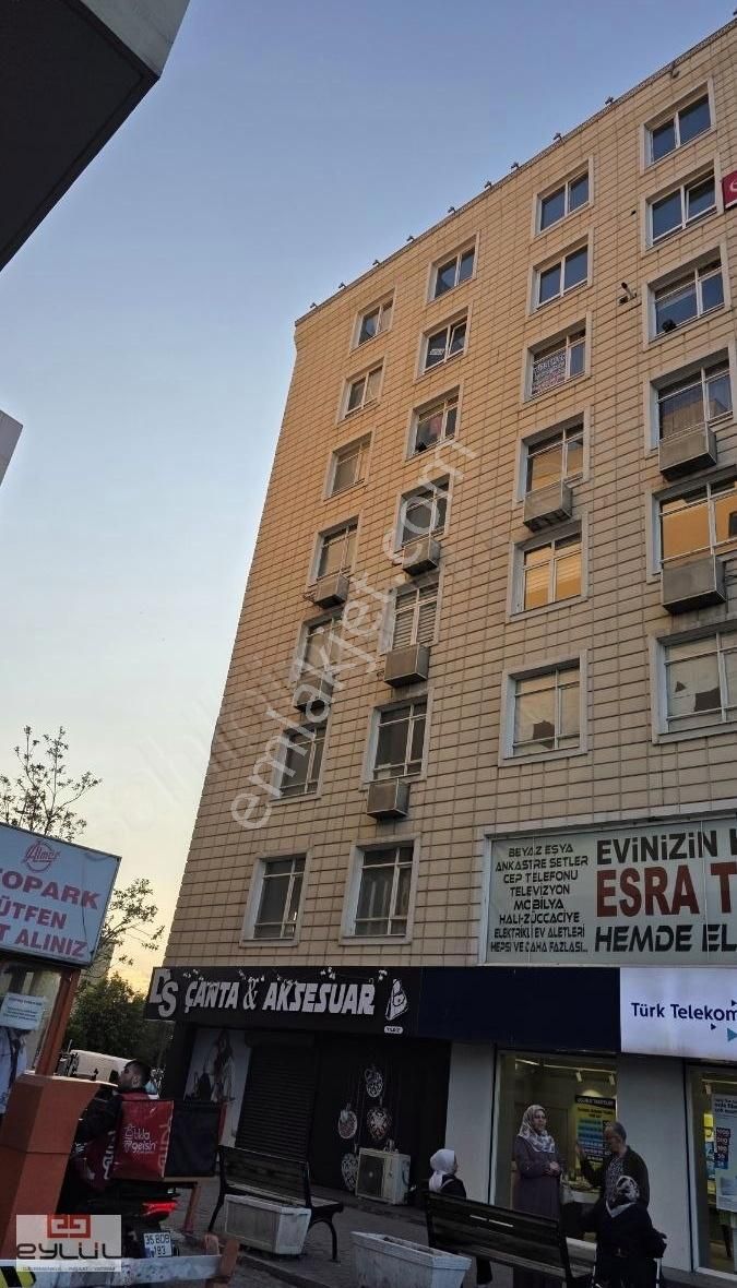 İstasyon Caddesinde Kiralık Tek Oda Ofis