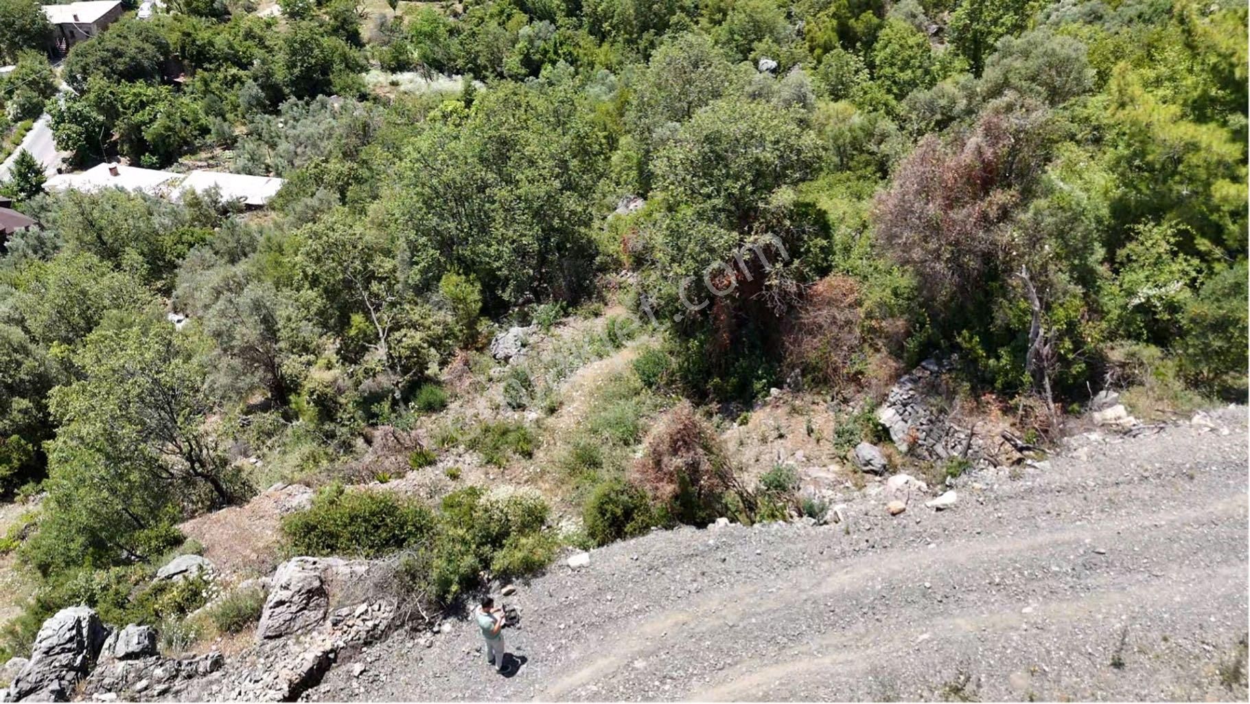 Alanya Gözübüyük Ev Yapımına Uygun 1.706m2 Satılık Bahçe