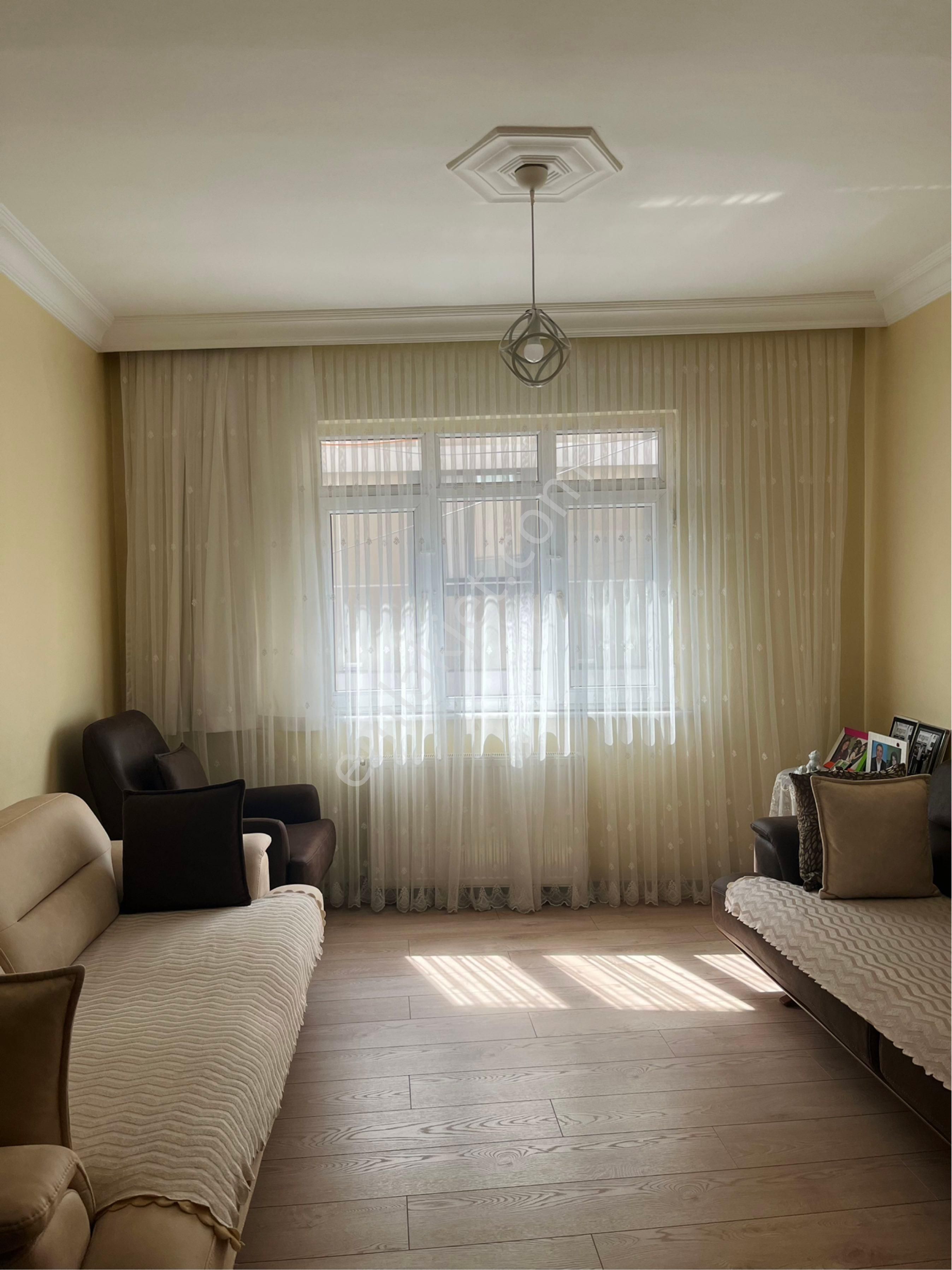 Eyüp Güzeltepe’de Geniş 4+1 Kiralık Daire