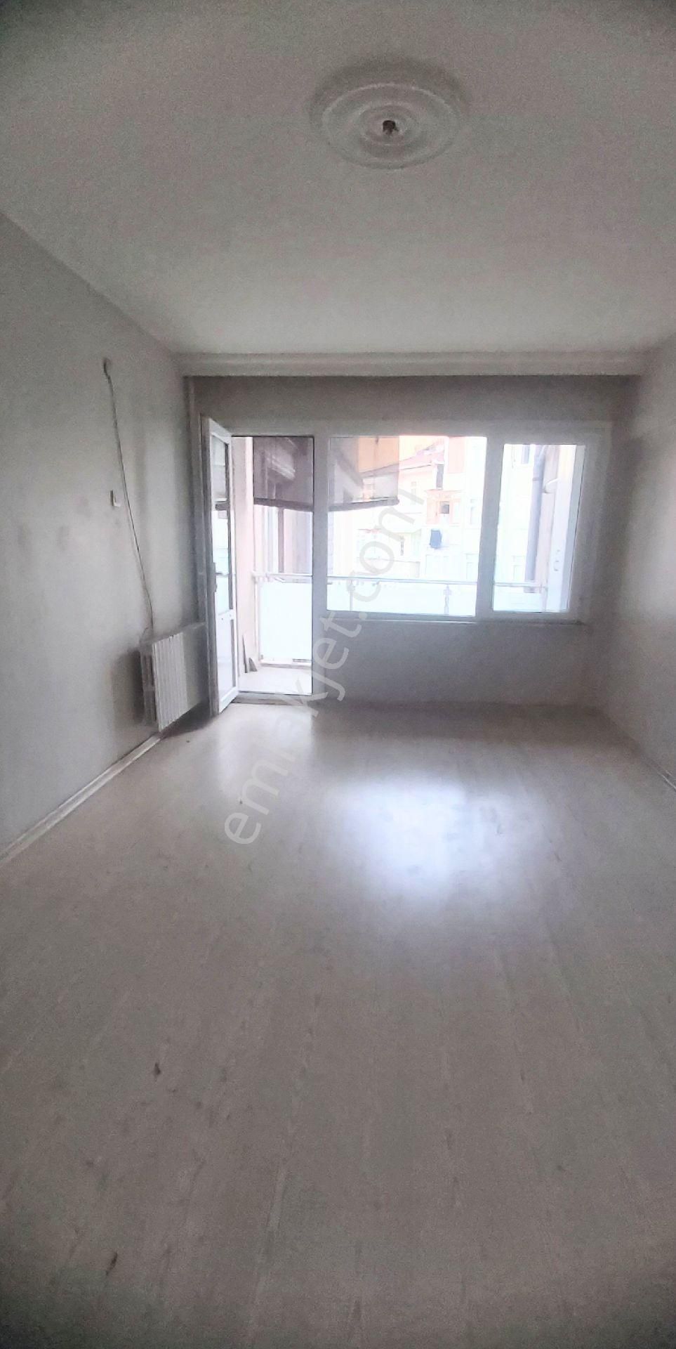 Beyoğlu Kasımpaşa Merkezde Hıcret Sitesi 2+1 Doğalgazlı Daire Aile Apartmanı