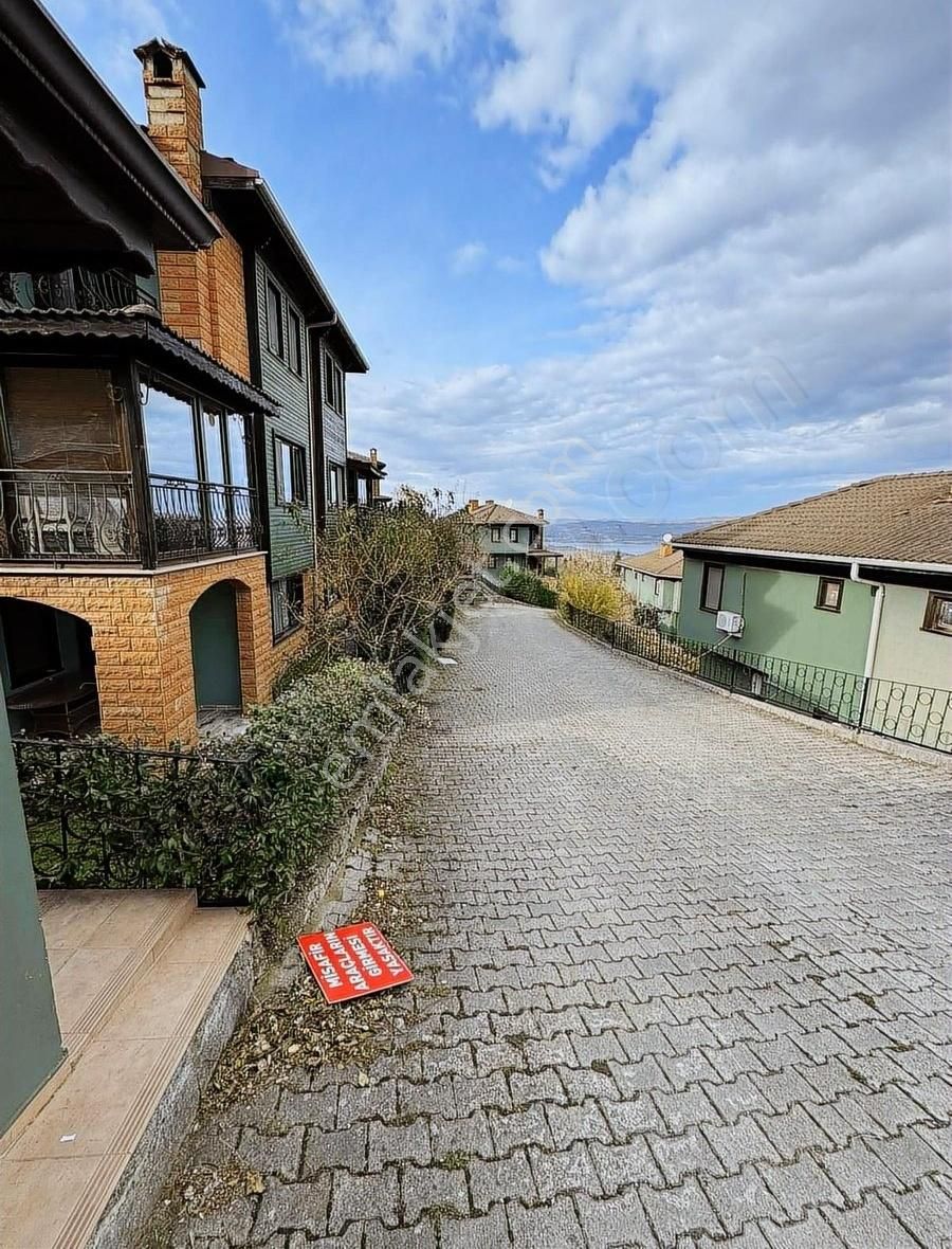 Kırkpınar Da Göl Manzaralı Havuzlu 5+1 Villa