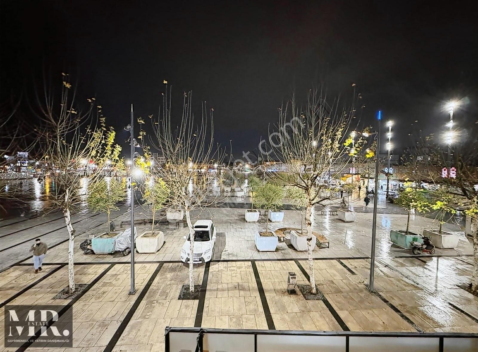 Mr.estate - Kurtoğlu İşhanı 75 M2 Satılık Ofis Meydan Cepheli