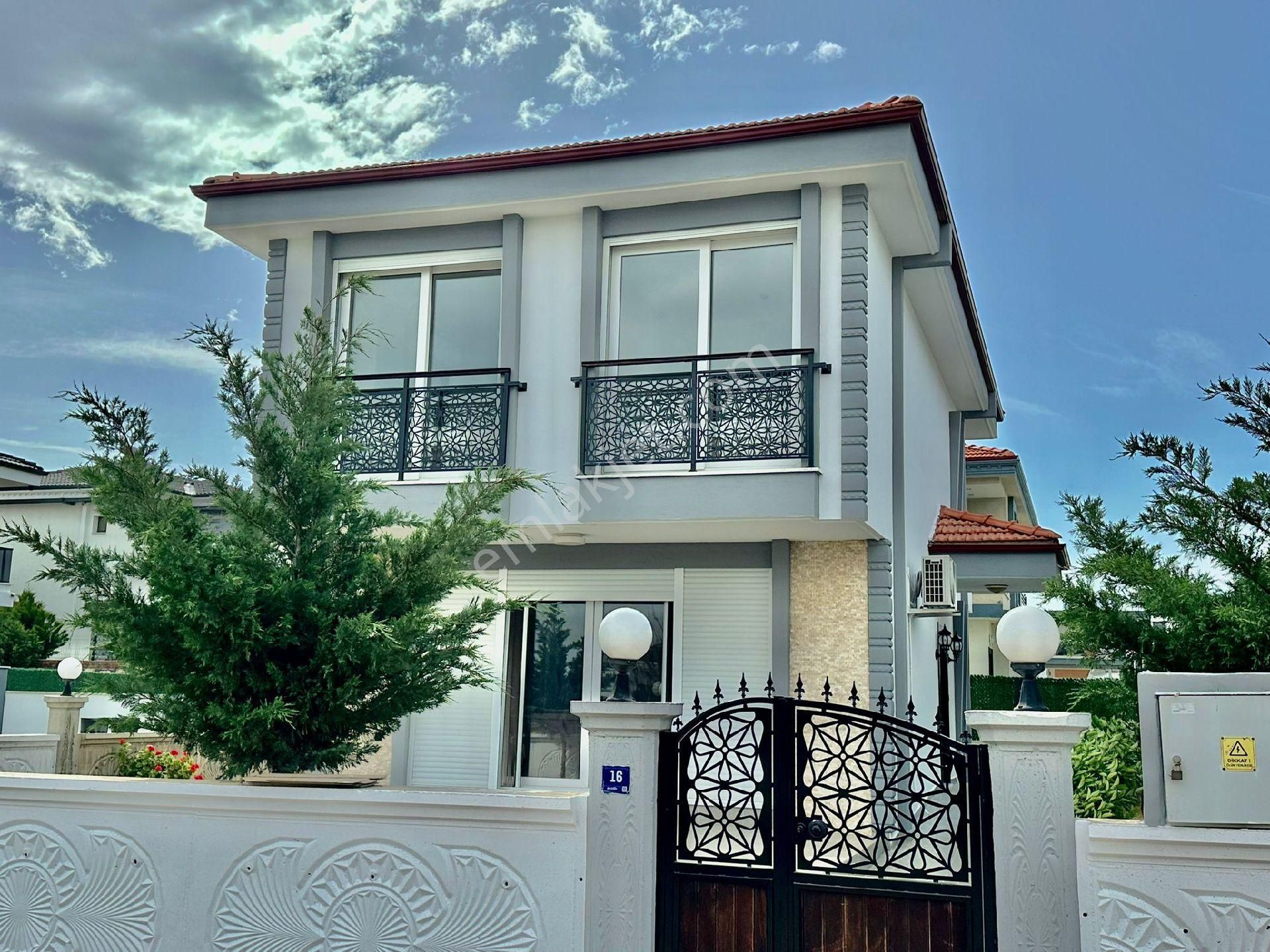 Didim Efelerde Tam Mustakil 3+1 Villasi