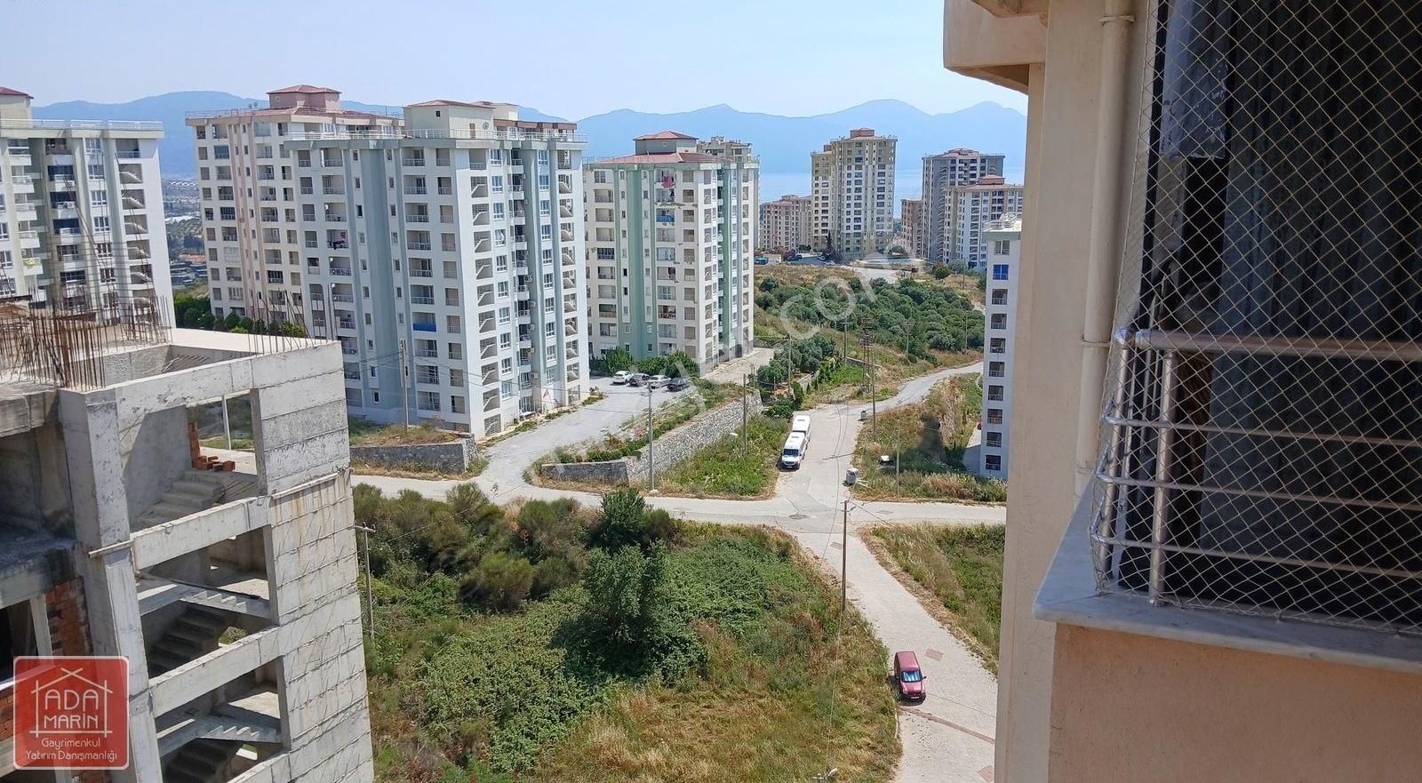 Kuşadası Uydukent Bülbül Sitesi'nde Satılık Eşyalı Ferah Daire