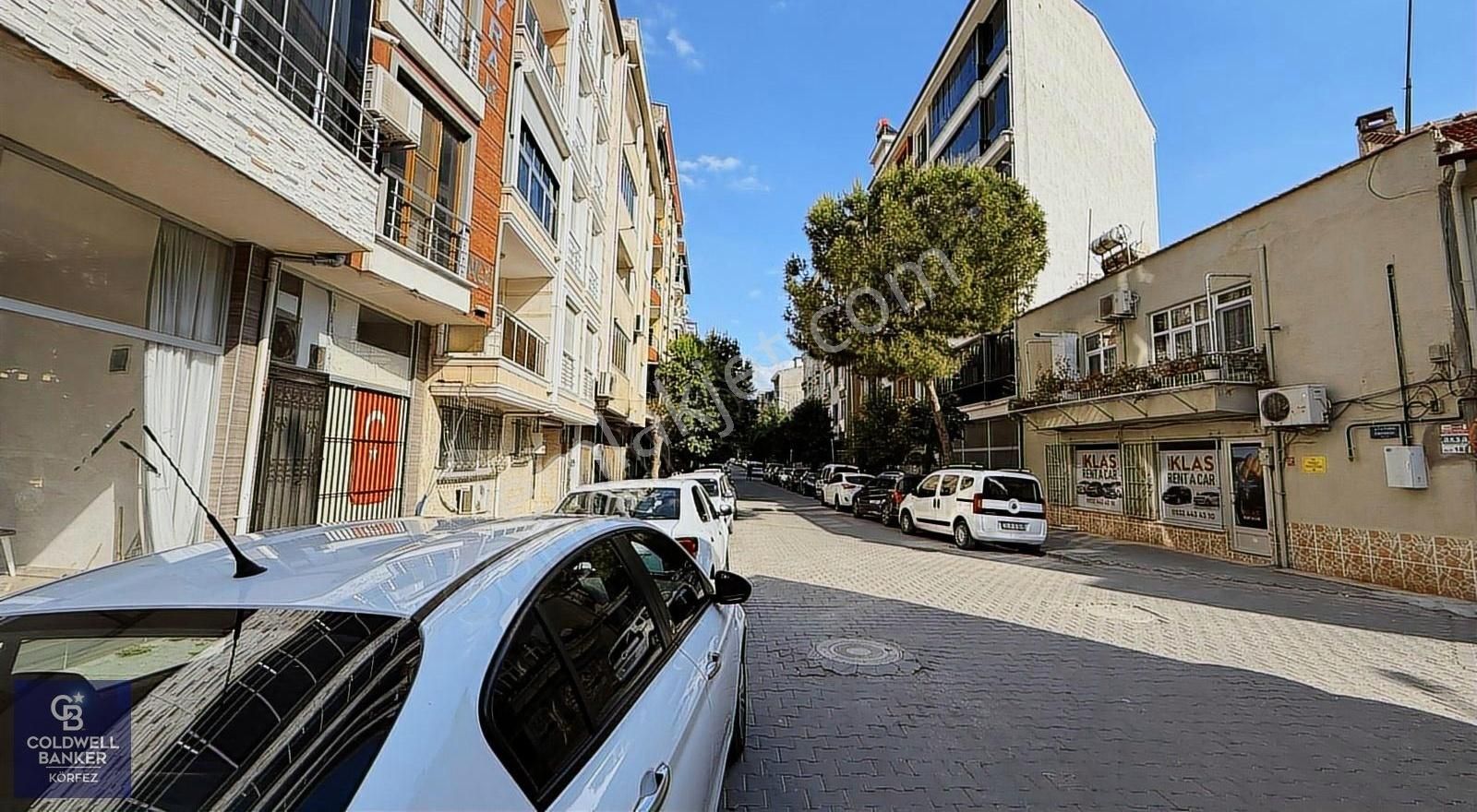 Edremit Merkezde Vitrin Değeri Yüksek Satılık Dükkan