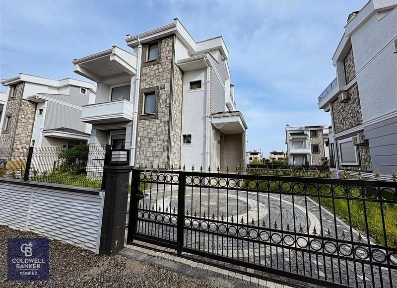 Fener'de Kiralık 4+1 Villa