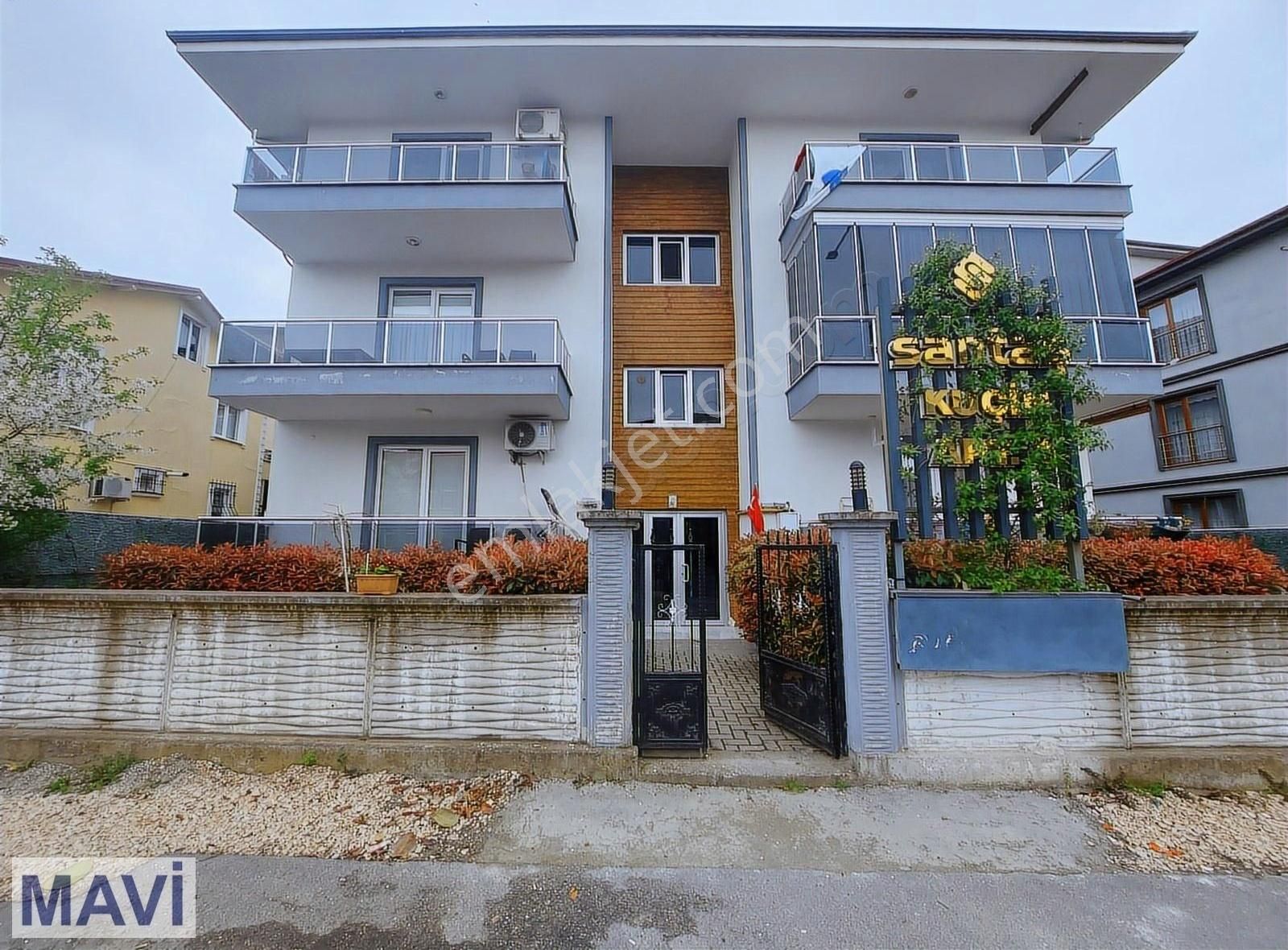 Remax Mavi'den Serdivanda Eşsiz Konumda Satılık 100 M² 2+1 Daire