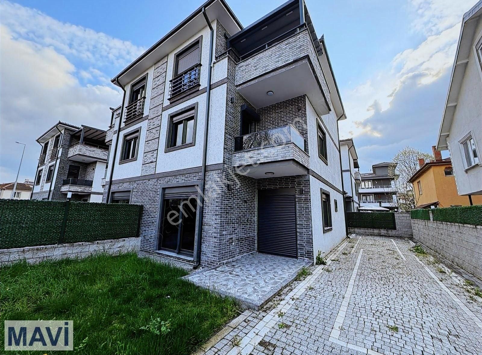 Remaxhaticeyıldız Yazlıkköprübaşı Cadde54'de 5+1satılıkvilla