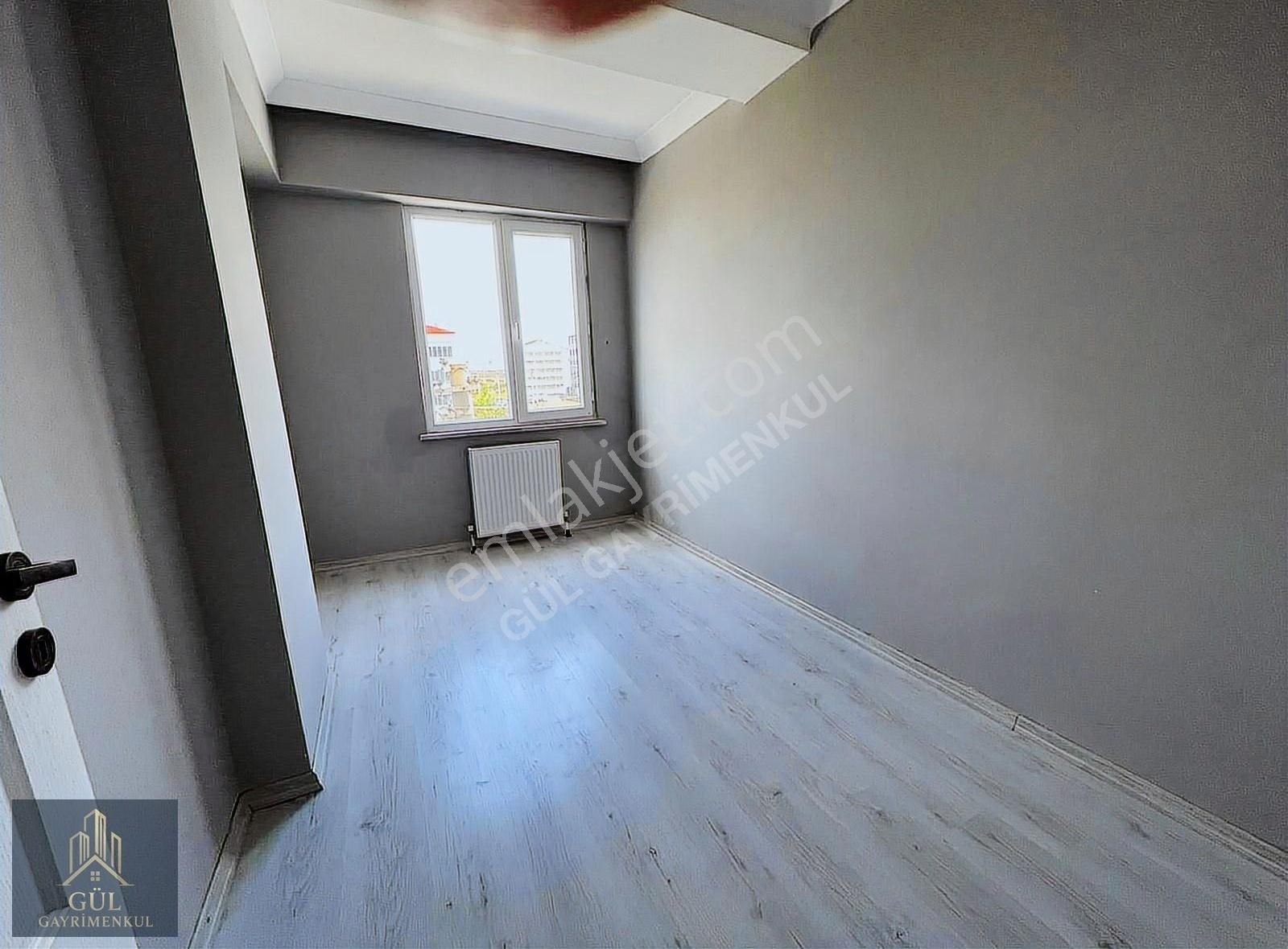 Kapaklı Yunusemre'de İskanlı Asansörlü 2.kat Satılık Ön Cephe !!