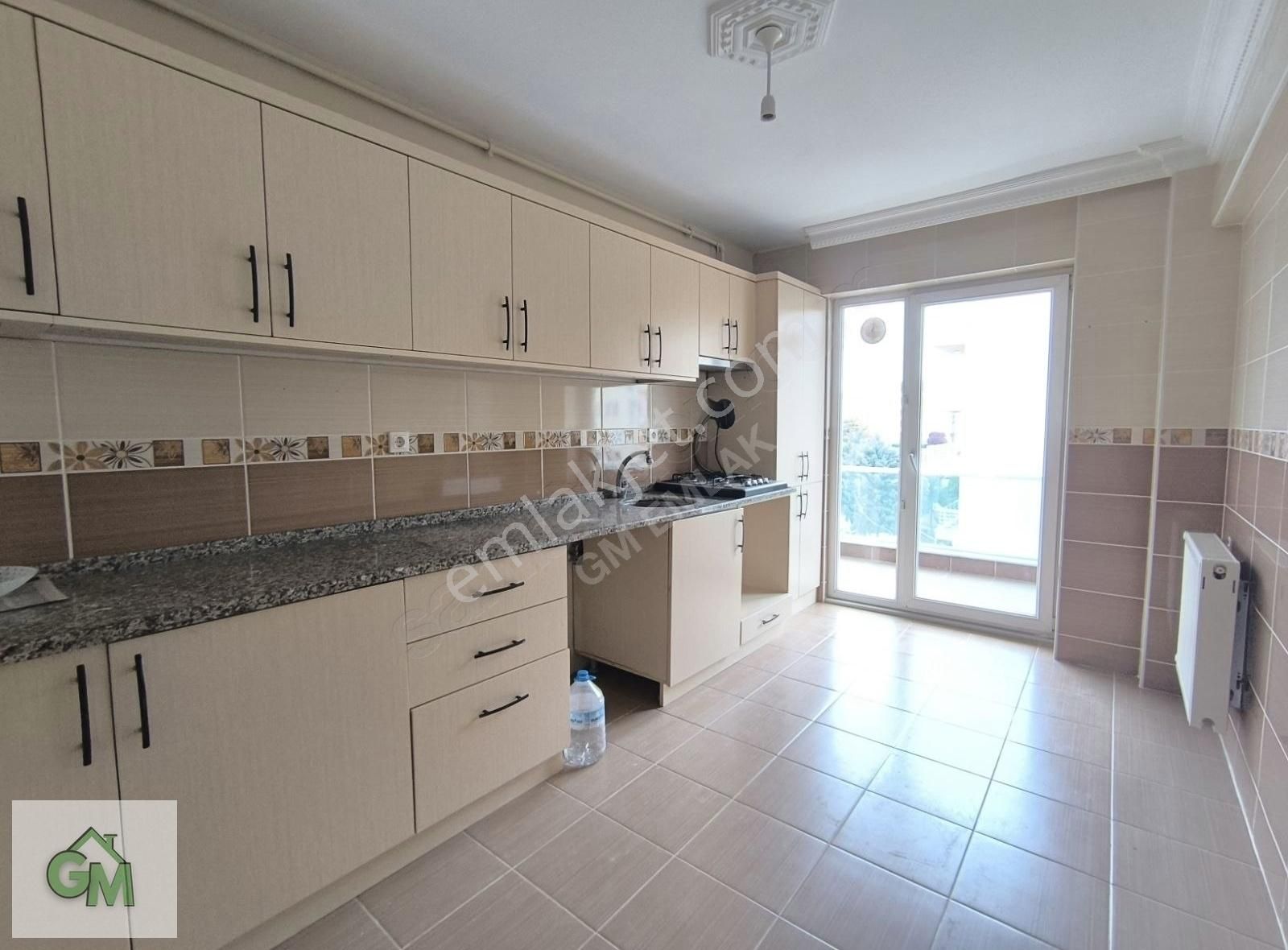 Gm'den Görüklede Aile Binasında Kiralık Ayrı Mutfaklı 2+1 Daire
