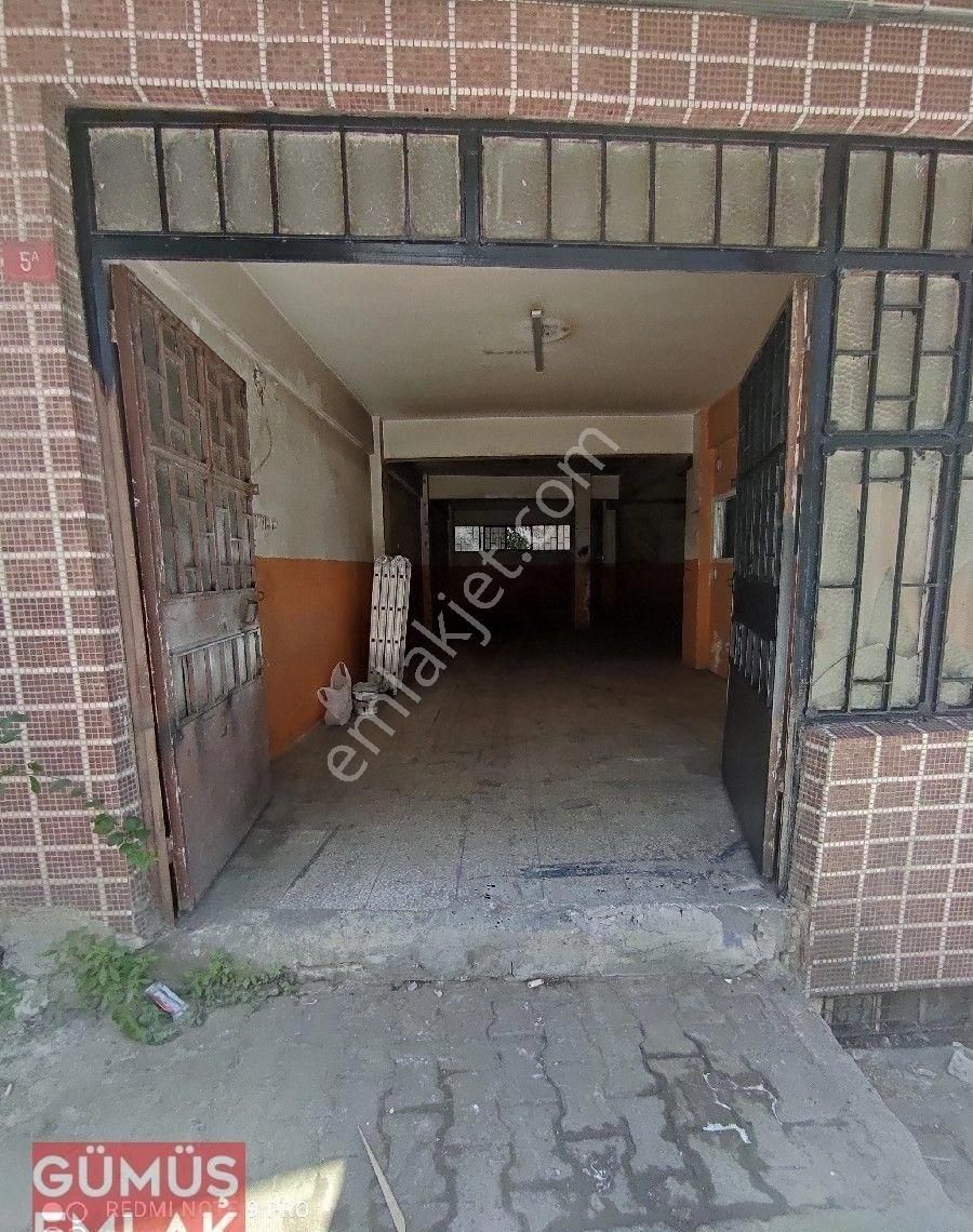 Kağıthane Sultan Selim'de Düz Girişli Kiralık Dükkan