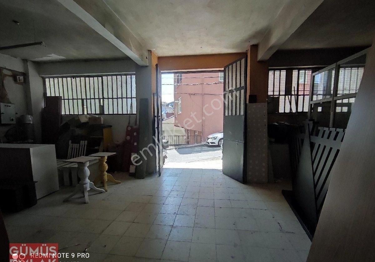 Kağıthane Sultan Selim'de Caddeye Yakın Düz Girişli Yüksek Giriş Dükkan