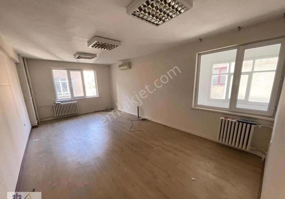 Atatürk Bulvarı Tübitak Yanı Katta 3+1 Asansörlü Ofis - Görsel 6