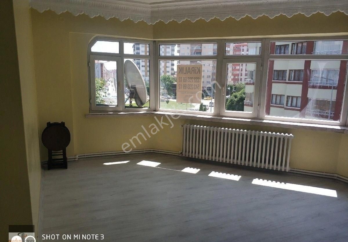 Sıhhiye Meydanında Kiralık Asansörlü Balkonlu Ara Kat 2+1 Daire