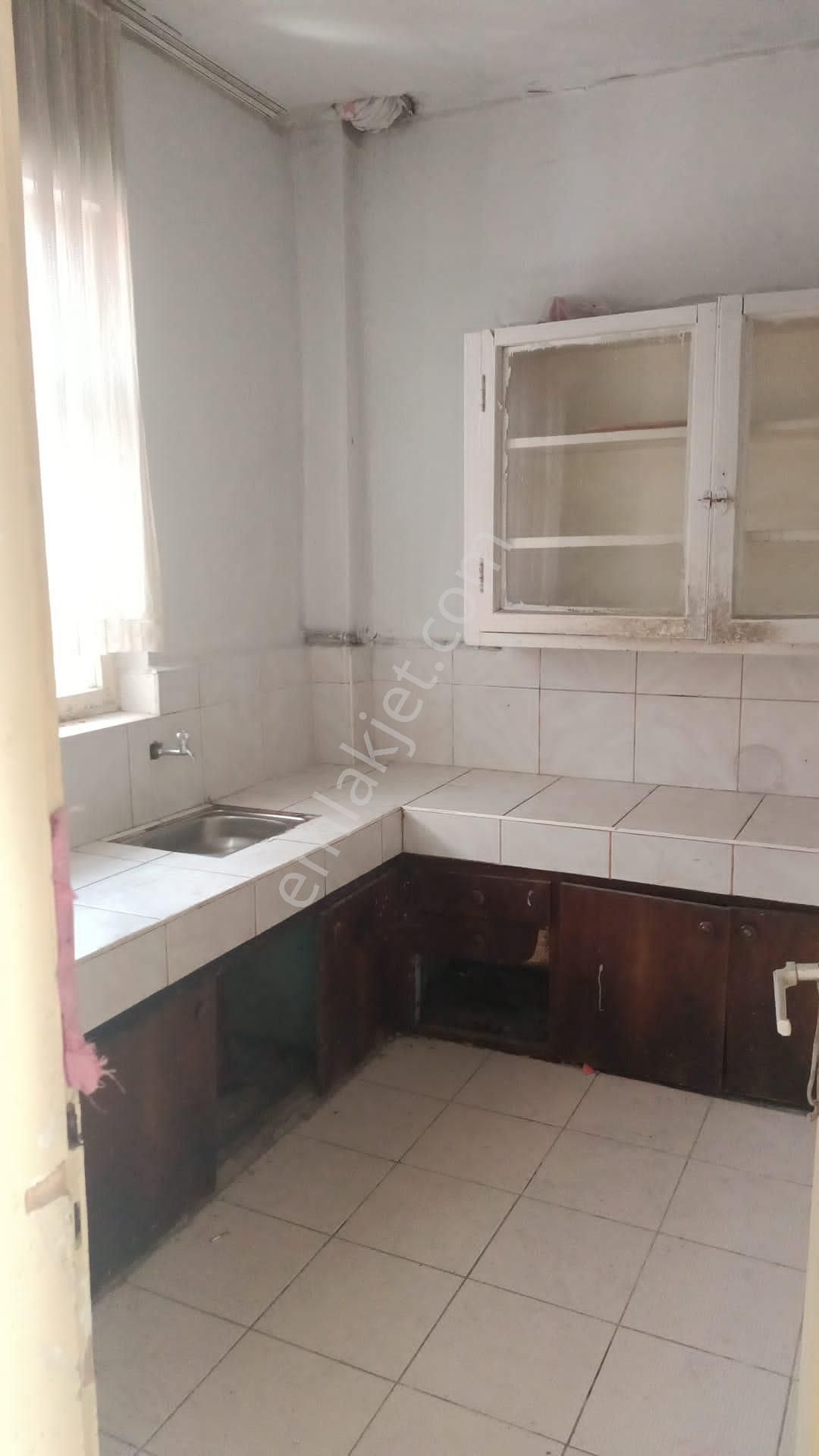 Karadeniz Emlak Rize Merkezde Çarşi Mah 3+1 Sobali Daire