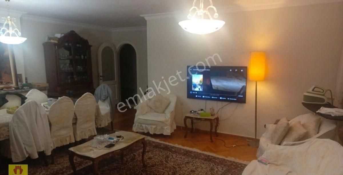 Çankaya Hoşderede Cadde Üzeri Atakuleye 100 Mt Mesafede 135 M2 3+1 Katta Ön Cephe Kombili Daire