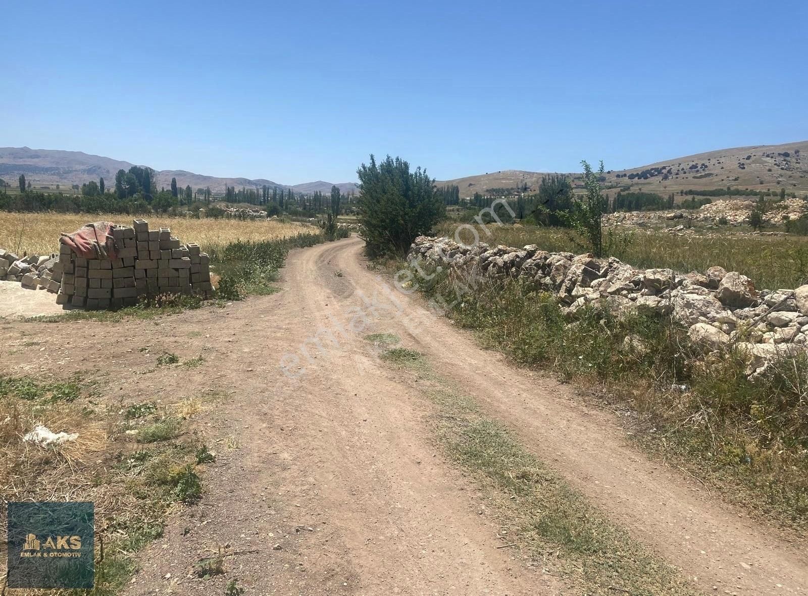 Taşkesiğinde Görülmeye Değer Güzel Mevkili 3200 M2 Tarla