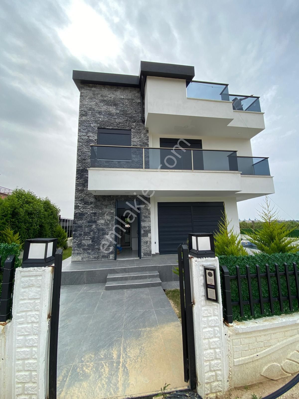 Ilıca Kumköy Mevkiinde 5 + 1 Villa Satılıktır