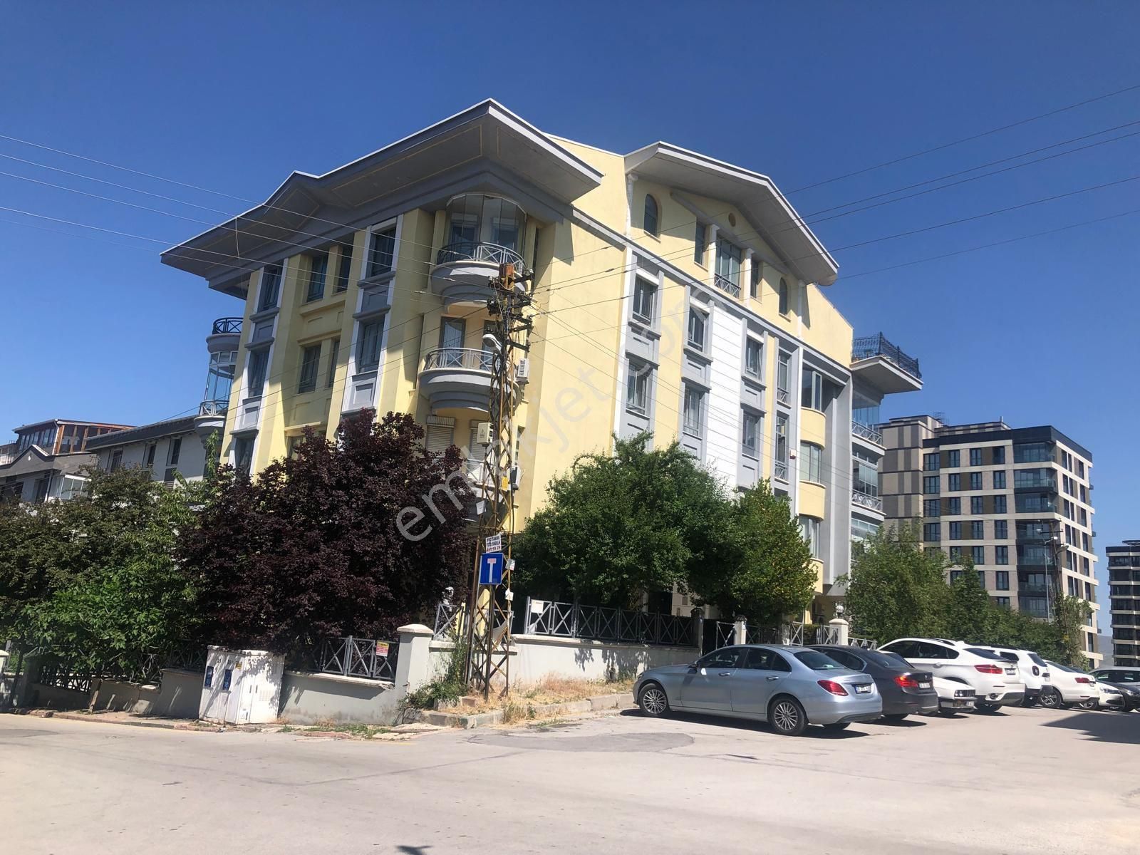 İlkbahar Mahallesin'de Bakımlı Yapılı Ofis& Büro