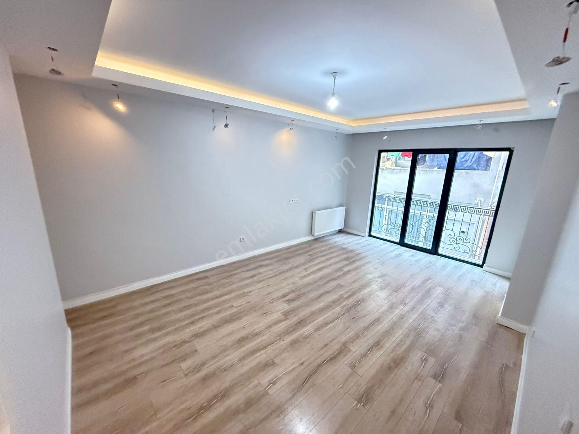 Home'dan Tranvay Dibinde Satılık 105m 2+1 1-kat Daire 4-yıllık..