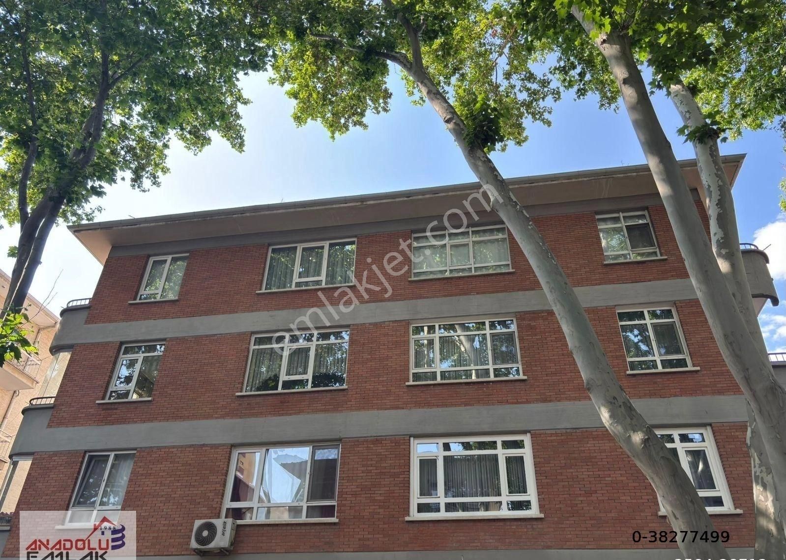 Bahçelievlerde Cadde Yakını 3+1 2. Katta Boş Otoparklı