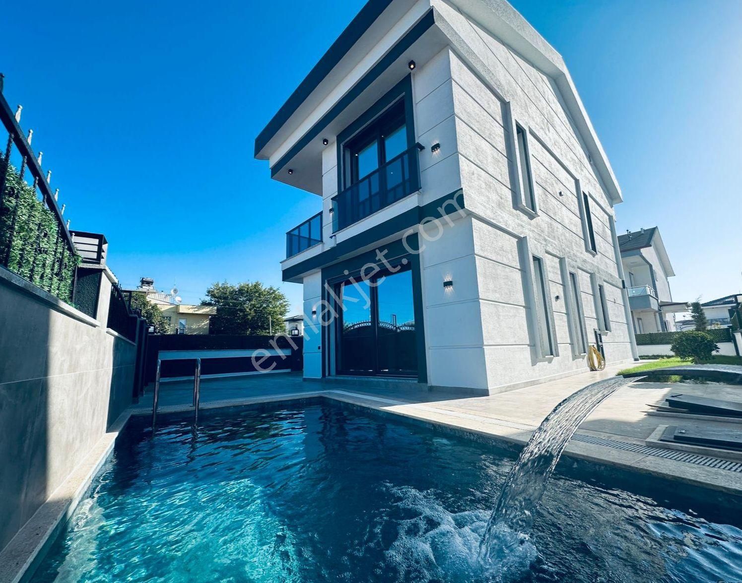 Didim Efeler'de Havuzlu, Tam Müstakil 4+1 Akıllı Villa
