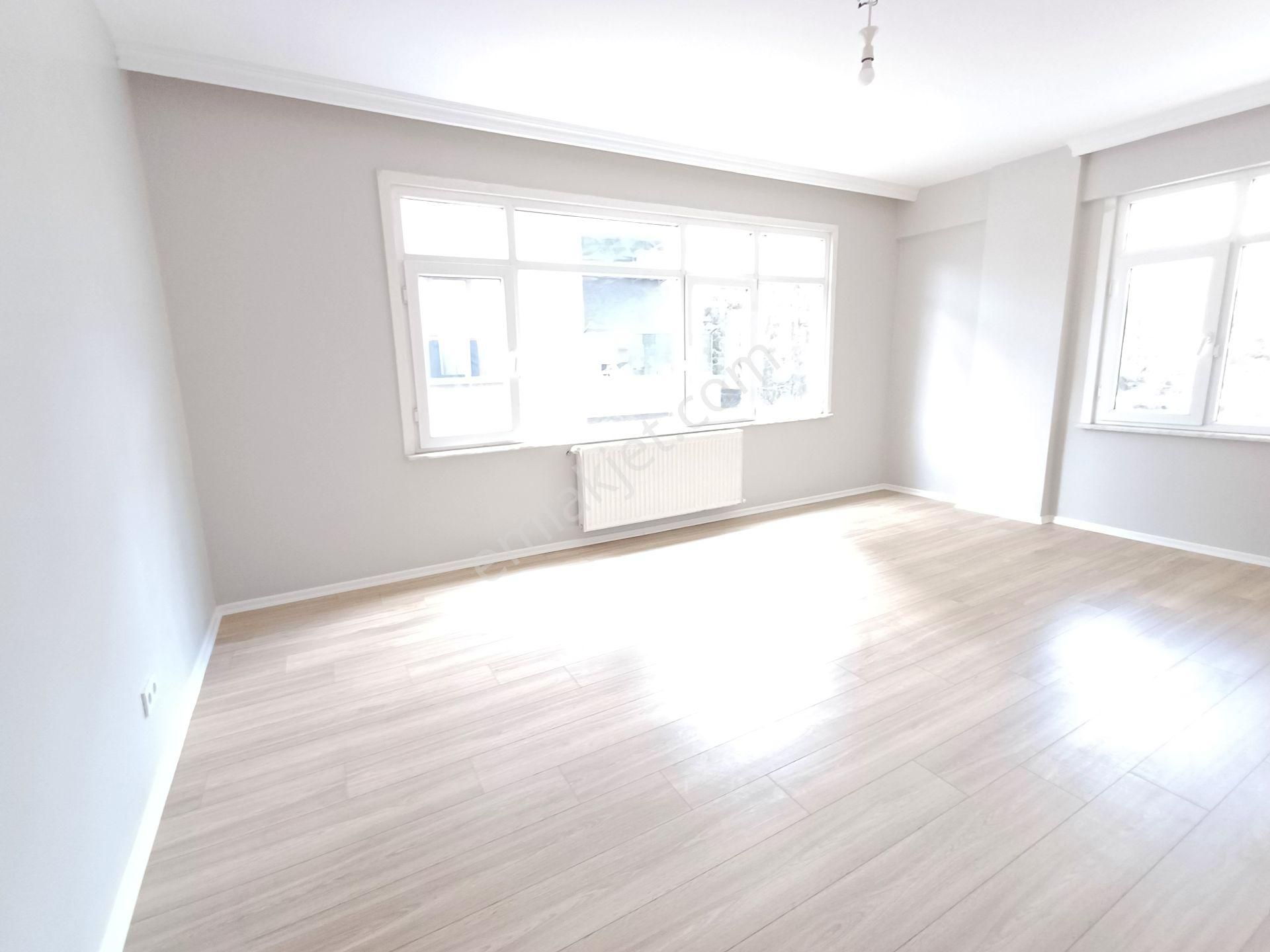 Altntepe Klavuzçayırı İskanlı Arakat Balkonlu Yenilenmiş 2+1
