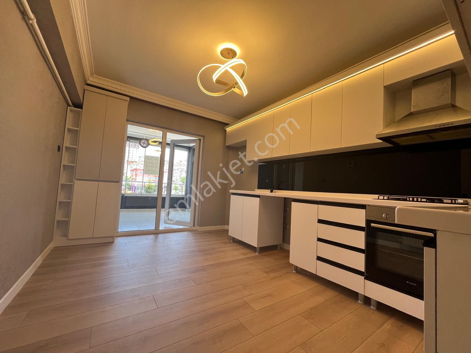 Ufuk Kılıç Emlak'tan Sitede Şık Tasarımlı G.cephe 4+1 Süperlüx Daire