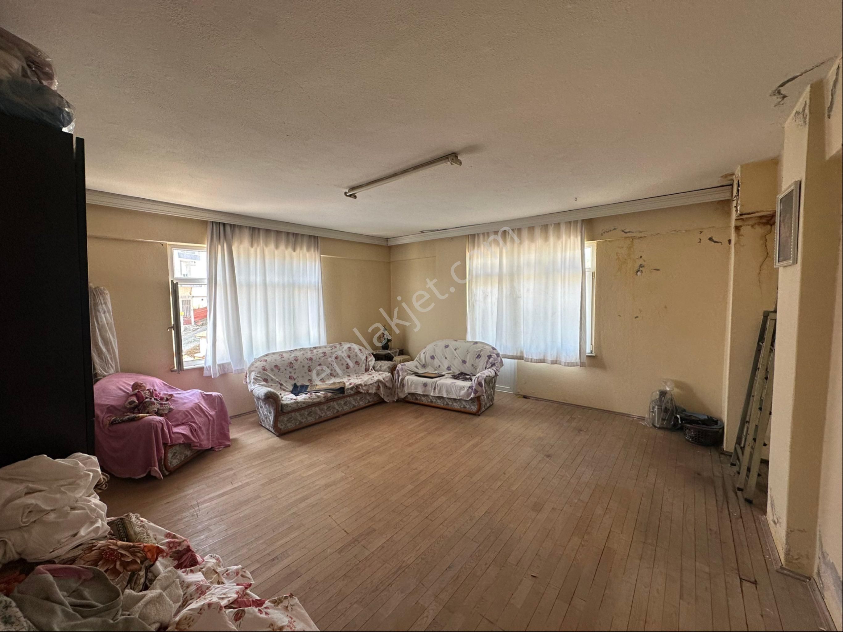 Karayel Gayrimenkul'den Çınarlıkta 3+1 Satılık Daire