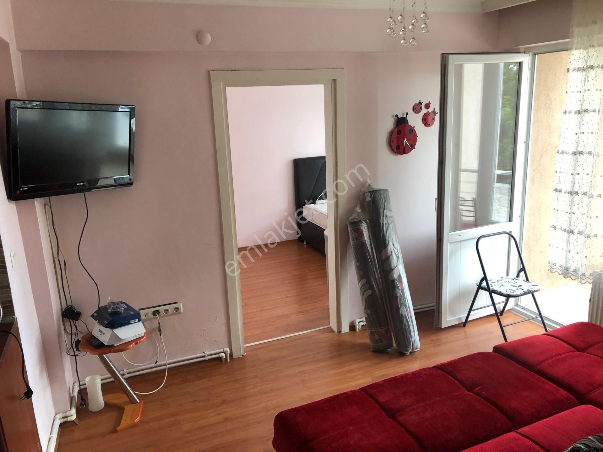 Marmara'dan Abdi İpekçi Caddesinde Site İçerisinde 1+1 Kiralık Daire