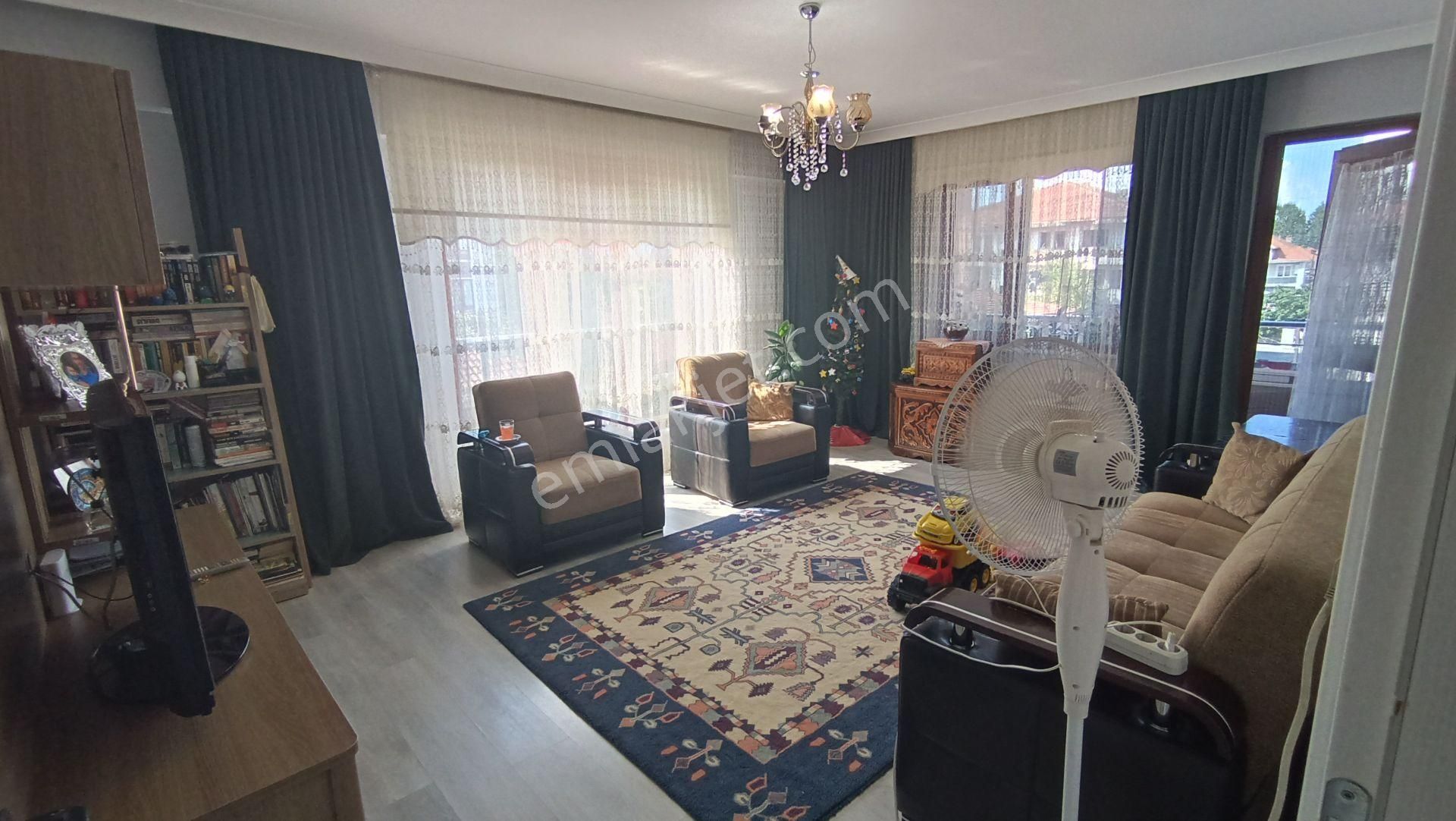 Düzce Merkez Burhaniye Mahallesinde 3+1 Arakat Satılık Daire